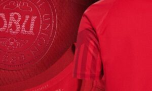 Đan Mạch XI mặc áo sơ mi “ Những nốt trầm ” để thể hiện sự phản đối trong thời gian diễn ra World Cup